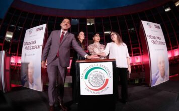 Emmanuel Reyes Carmona participa en encendido conmemorativo del Senado de la República