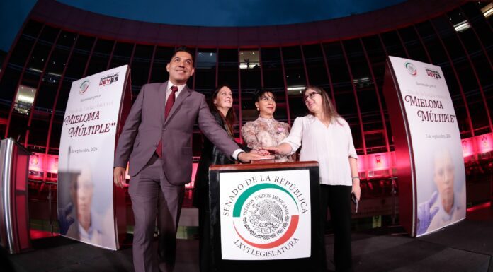 Emmanuel Reyes Carmona participa en encendido conmemorativo del Senado de la República