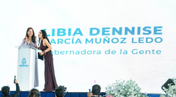 Acompaña Libia Dennise a Alma Sánchez a segundo informe en Moroleón