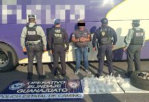 PEC decomisa presunta droga oculta en llanta de refacción en camión de pasajeros