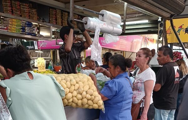 Consumo privado en México registra desempeño “moderado”