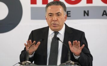 Regresa Inzunza al Senado y enciende el debate de la oposición