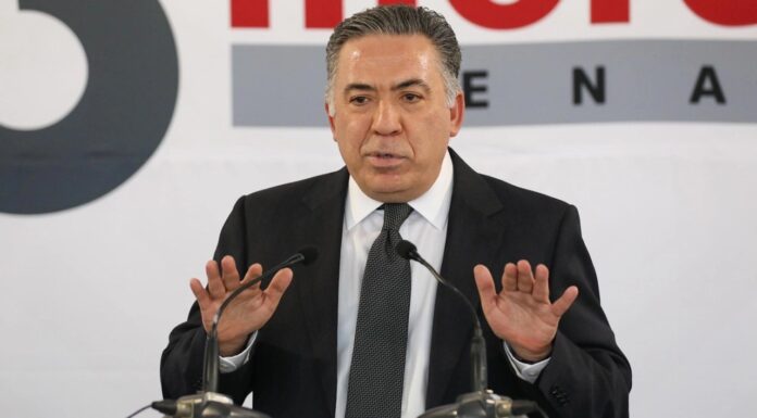 Regresa Inzunza al Senado y enciende el debate de la oposición