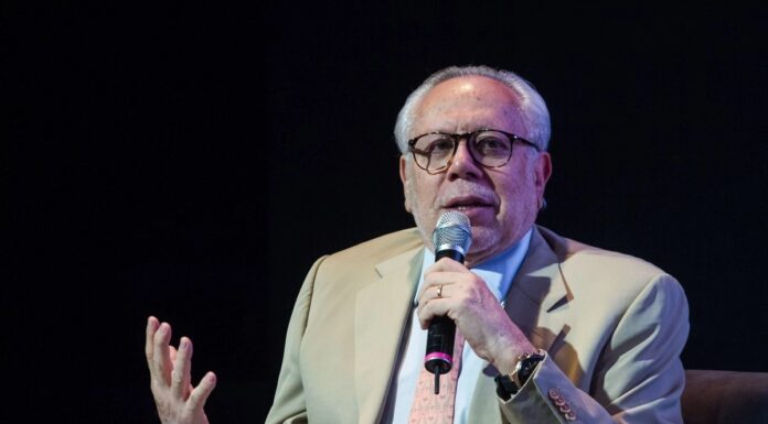 Detienen en la CDMX al productor Luis de Llano por desacato judicial