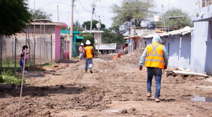 Amplía SAPAS red de drejane sanitario en Las Trojes de Silao