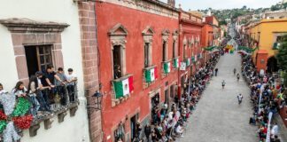 Rompe récord participantes en Carrera de la Conspiración en San Miguel de Allende