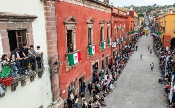 Rompe récord participantes en Carrera de la Conspiración en San Miguel de Allende