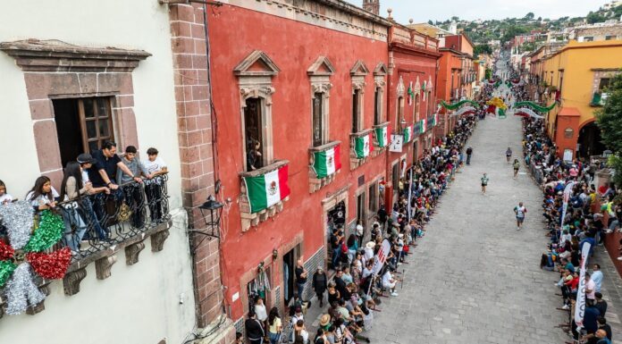 Rompe récord participantes en Carrera de la Conspiración en San Miguel de Allende