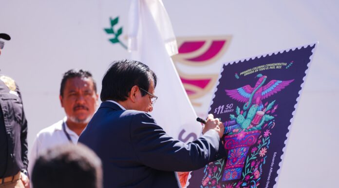 Realizan cancelación oficial de la Estampilla conmemorativa de la Columna en Celaya