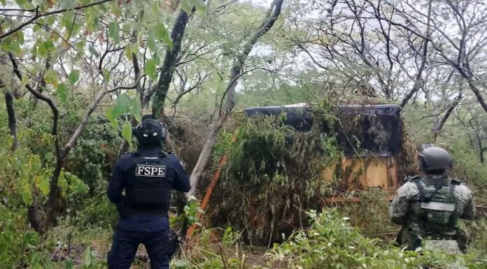 Localizan en Valle de Santiago bodega con 40 mil litros de huachicol