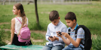 Ya es oficial: Prohíben celulares en las escuelas de México
