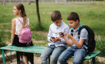 Ya es oficial: Prohíben celulares en las escuelas de México