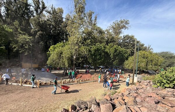 Participan 150 voluntarios en programa “Enchula Tu Parque” en León