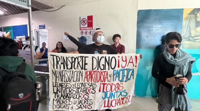 Estudiantes toman central Delta para exigir mejoras en el transporte