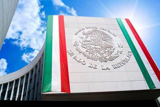 Senado de la República avala “Ley Antimemes” en medio de tensión