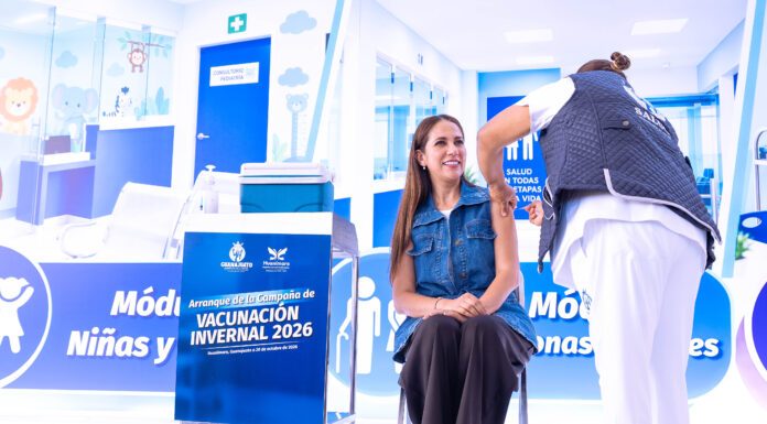 Inicia Libia Dennise campaña de vacunación invernal