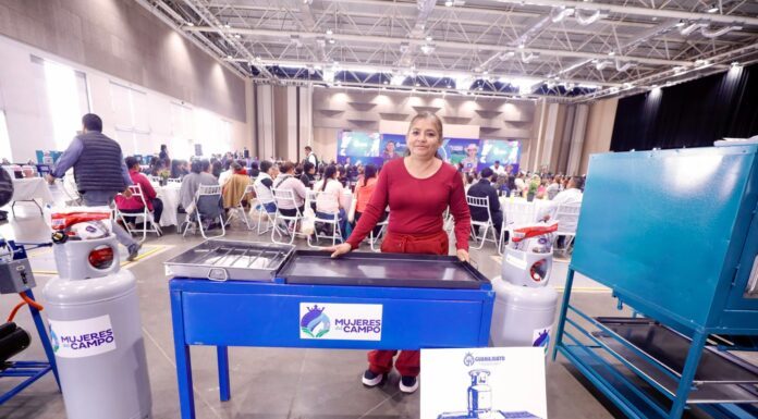 Suscribe Libia Dennise compromiso con mujeres rurales de Guanajuato