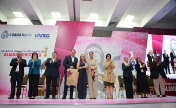 Romper la brecha digital desde casa a través de “Aliadas Digitales” en UVEG