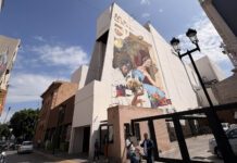 Nuevo mural engalana el Teatro Manuel Doblado en León