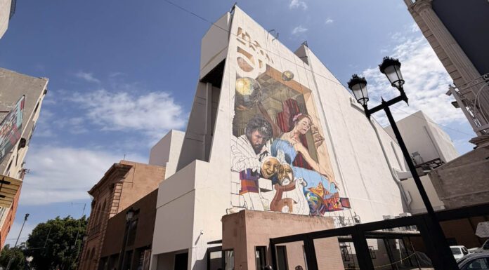 Nuevo mural engalana el Teatro Manuel Doblado en León