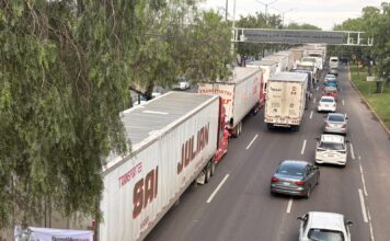 Instala SEGOB mesa de diálogo con transportistas; retirarán bloqueos
