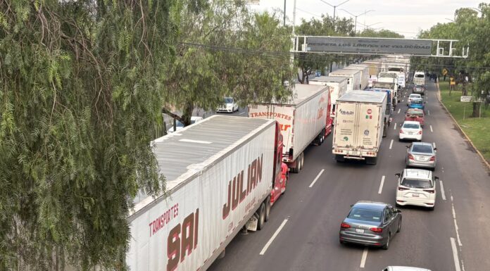 Instala SEGOB mesa de diálogo con transportistas; retirarán bloqueos