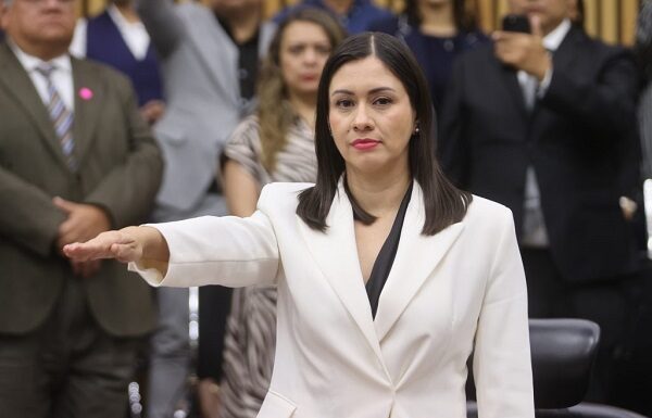 Relevo en la tormenta: Blanca Cruz asume la presidencia del INE