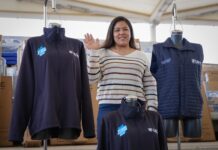 Entrega Ale Gutiérrez equipamiento a comerciantes de León