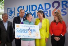 Ale Gutiérrez entrega reconocimientos a personas cuidadoras en León