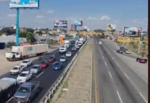A 34 horas transportistas liberan la carretra León-Silao