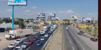 A 34 horas transportistas liberan la carretra León-Silao