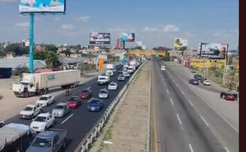 A 34 horas transportistas liberan la carretra León-Silao