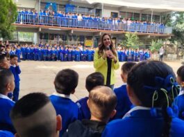 Entrega Melanie Murillo becas a estudiantes de Silao