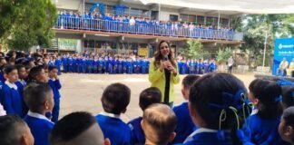 Entrega Melanie Murillo becas a estudiantes de Silao