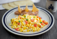 Por esta razón, échale huevos al desayuno