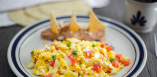 Por esta razón, échale huevos al desayuno