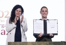 Firma Sheinbaum decreto para regular plataformas digitales