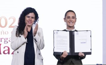 Firma Sheinbaum decreto para regular plataformas digitales