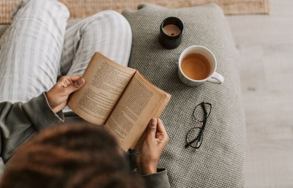 Tres libros fundamentales para desconectar del ruido y viajar a través de la literatura