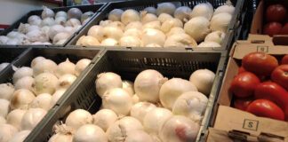 Acelera inflación en México por alza en frutas y verduras
