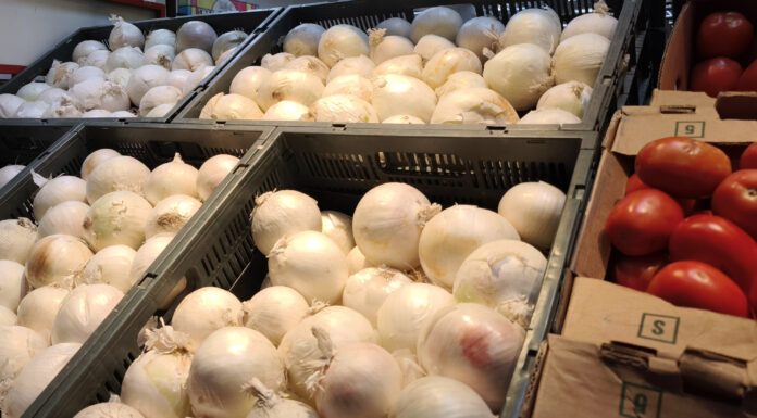 Acelera inflación en México por alza en frutas y verduras